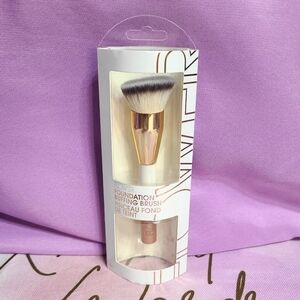 FLOWER BEAUTY FOUNDATION BRUSH NIB